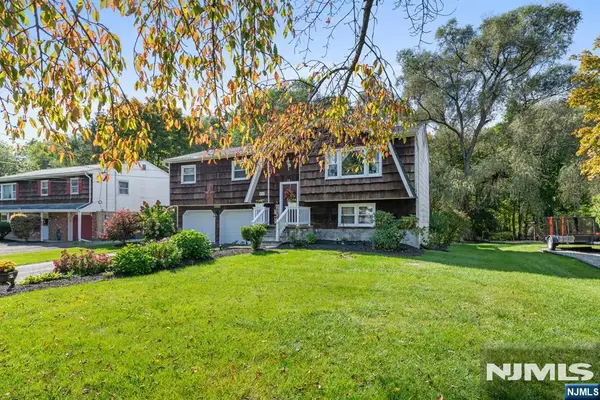30 Gwyneth Road, West Milford, NJ 07480