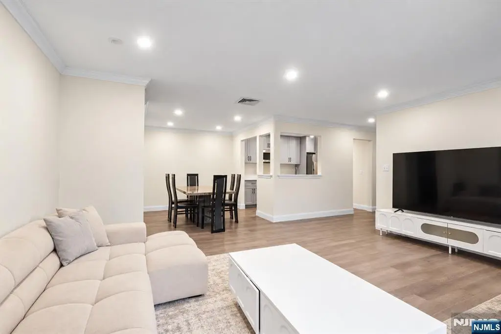 100 Crown Court 461, Edgewater, NJ 07020 - #1