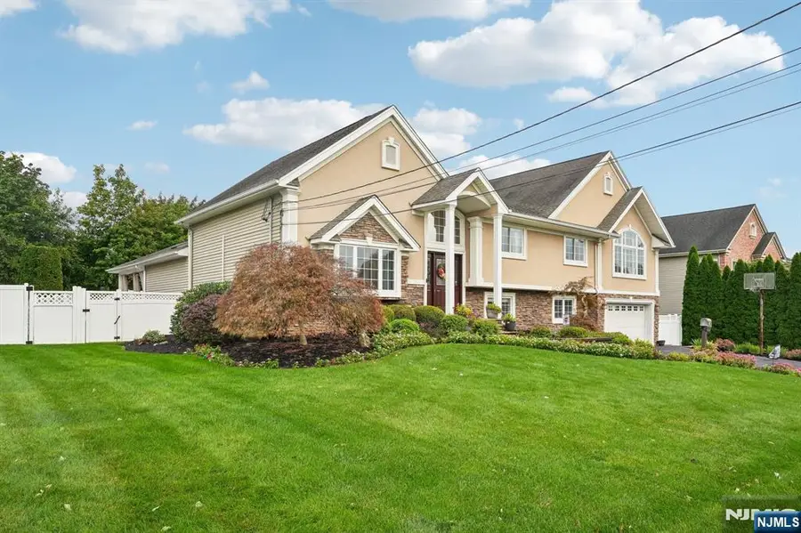 22 Allen Drive, Wayne, NJ 07470 - #2