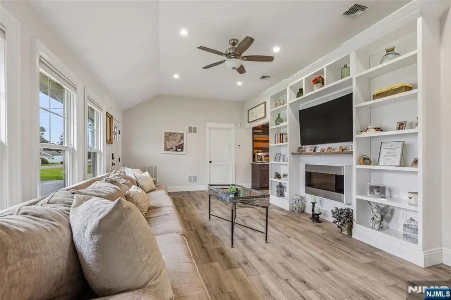 4 Stuart Lane, Wayne, NJ 07470 - #3