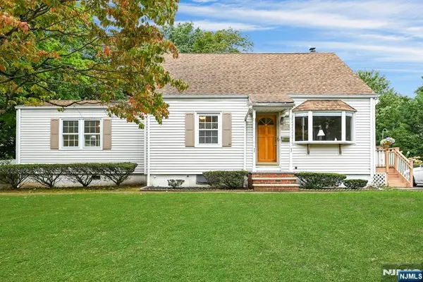 35 Oak Street, Oakland, NJ 07436