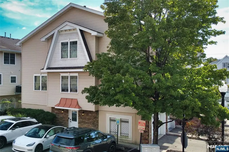 3 Doris Lane, Wallington, NJ 07057 - #2