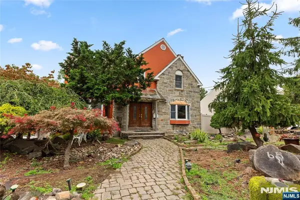 65 Livingston Avenue, Kearny, NJ 07032