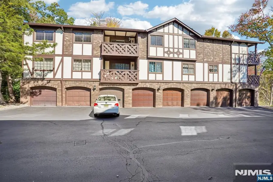 1714 Faulkner Court 1714, Mahwah, NJ 07430 - #3