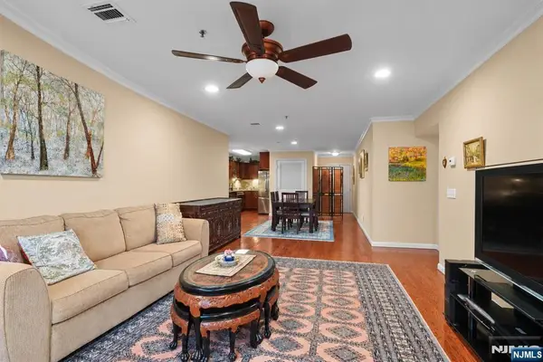 135 38th 505, Union City, NJ 07087