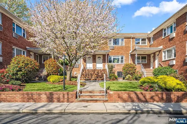 201 Oakdene Place C2, Cliffside Park, NJ 07010