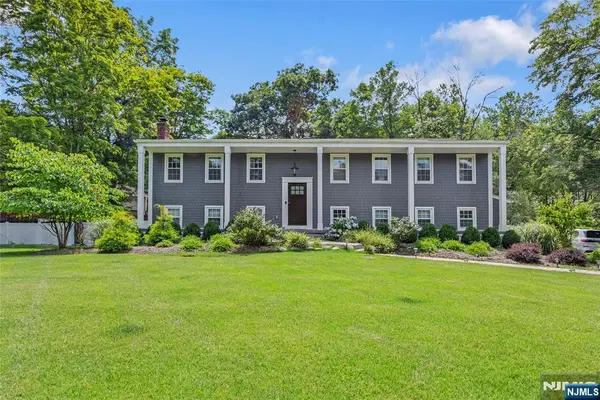 9 Glen Gray Road, Oakland, NJ 07436