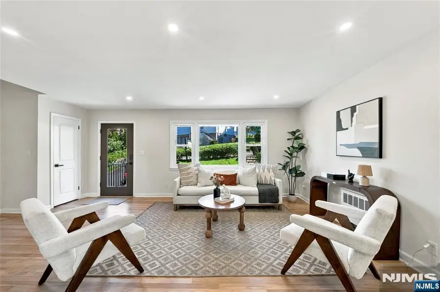 340 Northwood Way, Palisades Park, NJ 07650 - #2