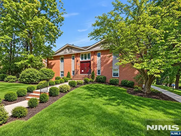 361 Claremont 3, Montclair, NJ 07042