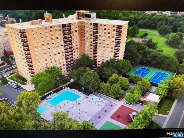2200 Central Road 8S, Fort Lee, NJ 07024