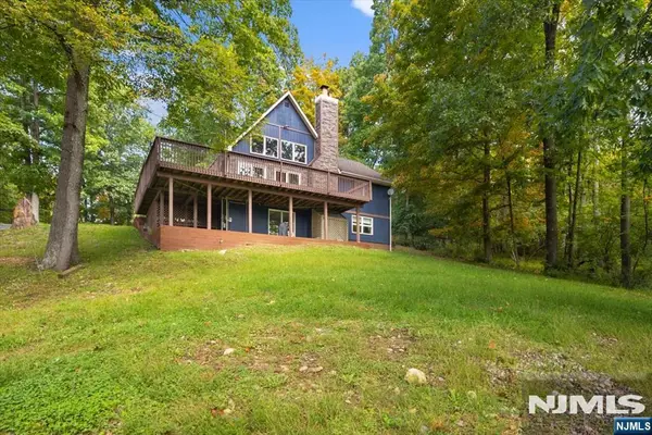 99 Brooks Flat Road, Ogdensburg, NJ 07439