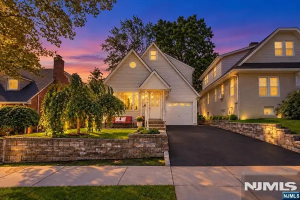 340 Roosevelt Avenue, Hasbrouck Heights, NJ 07604
