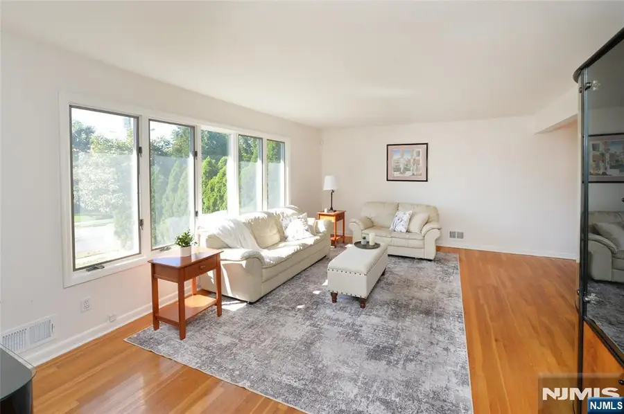 16-35 Raymond Street, Fair Lawn, NJ 07410 - #2