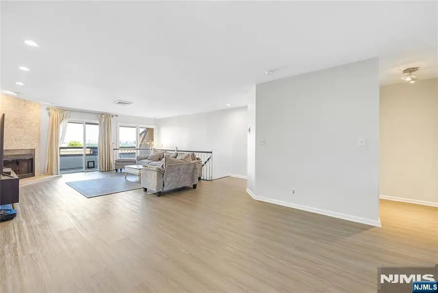 300 Gorge 8, Cliffside Park, NJ 07010 - #2