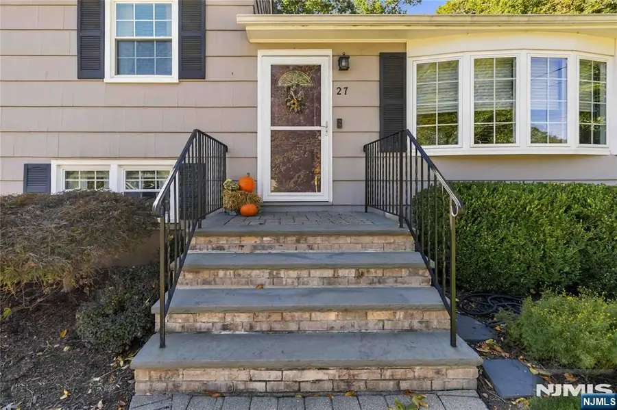 27 Salem Drive, Hanover, NJ 07981 - #3