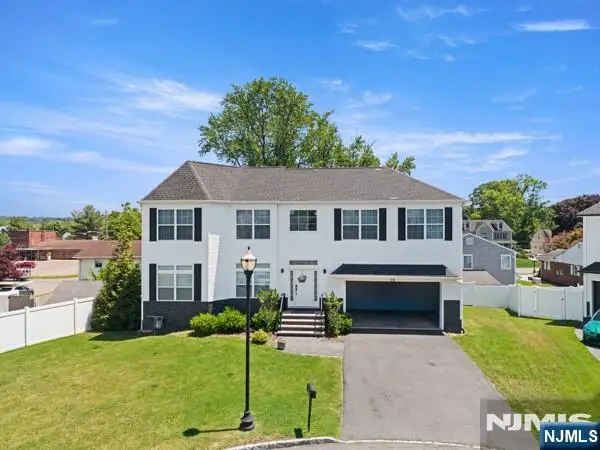 28 Lamb Court, Norwood, NJ 07648 - #1
