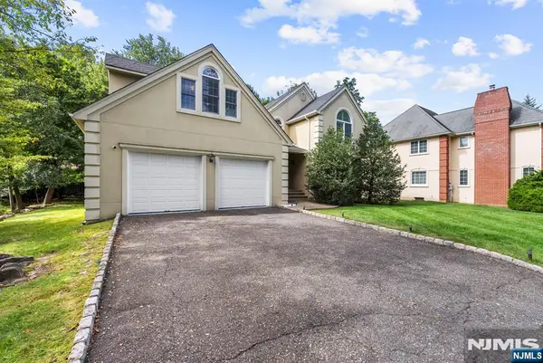 8 Ashland Street, Caldwell, NJ 07006