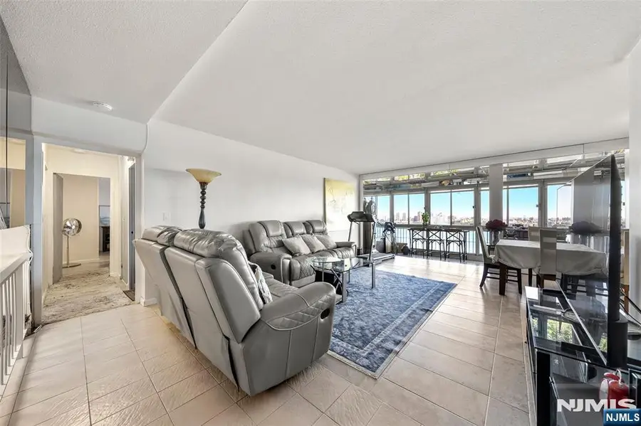 4 Horizon Road 805, Fort Lee, NJ 07024 - #3