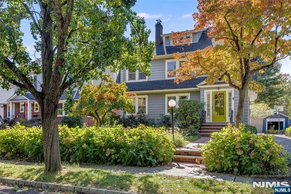 15 Euclid Place, Montclair, NJ 07042