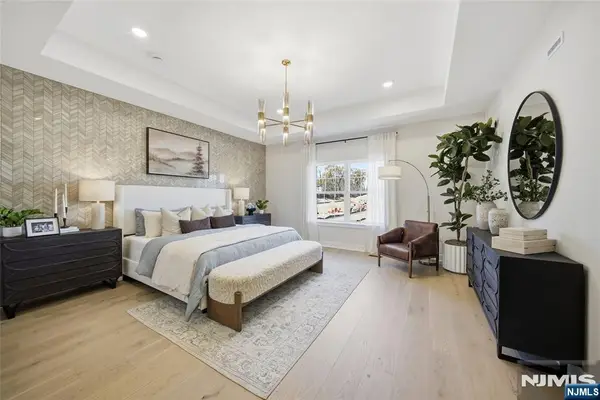 18 Arlington Place, Oakland, NJ 07036
