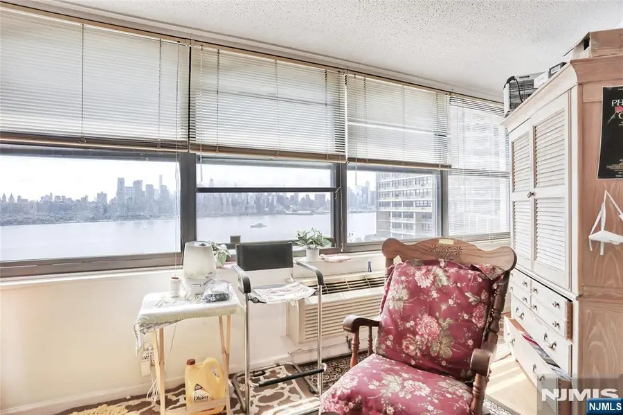 7004 Boulevard East 20E, Guttenberg, NJ 07093 - #2