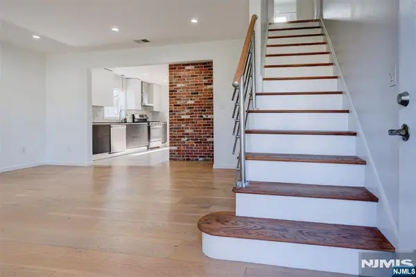 4 James Place, Secaucus, NJ 07094