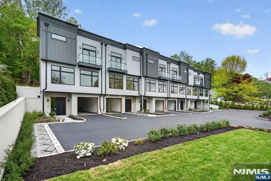 520 Valley Road, Clifton, NJ 07013 - #2