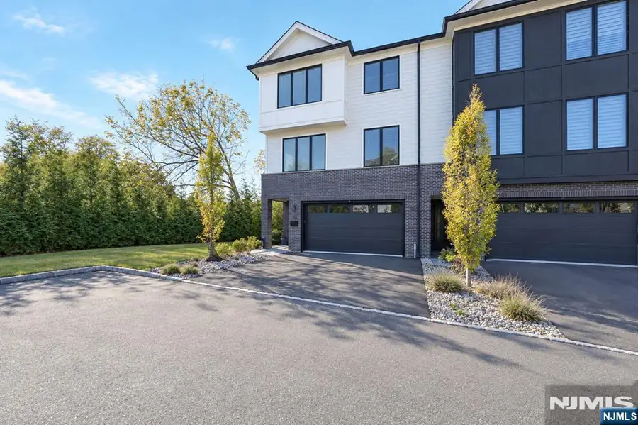 18 Skye Drive 18, Paramus, NJ 07652 - #2