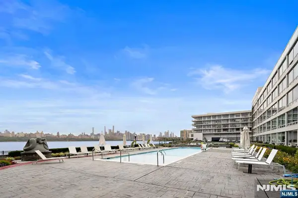9 Somerset Lane 310, Edgewater, NJ 07020