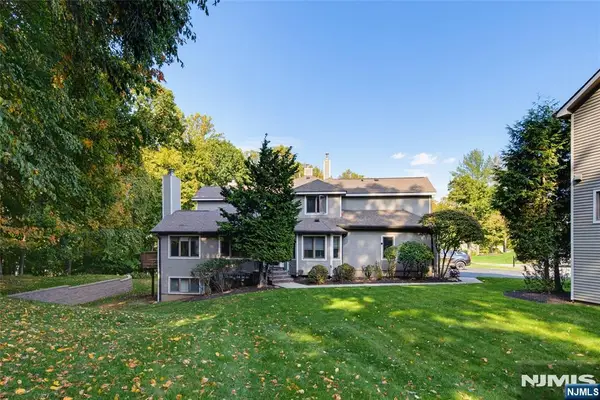 11 Lakeview Drive, Old Tappan, NJ 07675