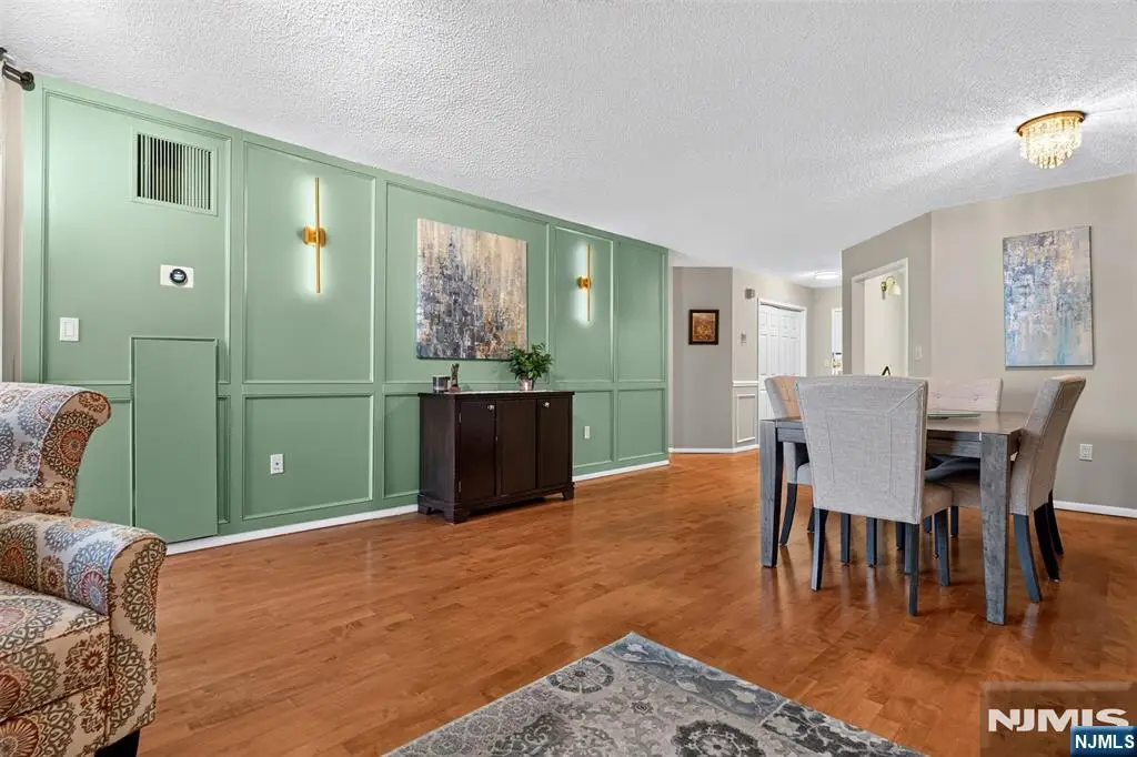 1208 Harmon Cove Tower, Secaucus, NJ 07094 - #1