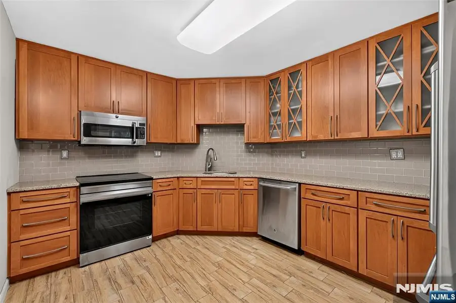 1208 Harmon Cove Tower, Secaucus, NJ 07094 - #3