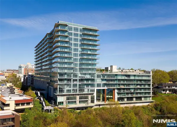 320 Adolphus Avenue 421, Cliffside Park, NJ 07010