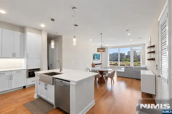 3 Somerset Lane 504, Edgewater, NJ 07020