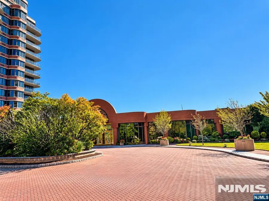 100 Carlyle Drive 2GS, Cliffside Park, NJ 07010 - #2