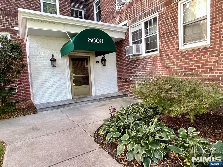 8600 JFK Blvd E 1G, North Bergen, NJ 07047 - #2