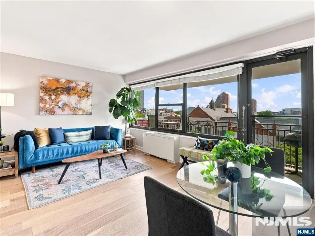 135 Montgomery Street 8B, Jersey City, NJ 07302 - #1