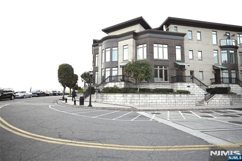 4 Henley Place 4, Weehawken, NJ 07086 - #1