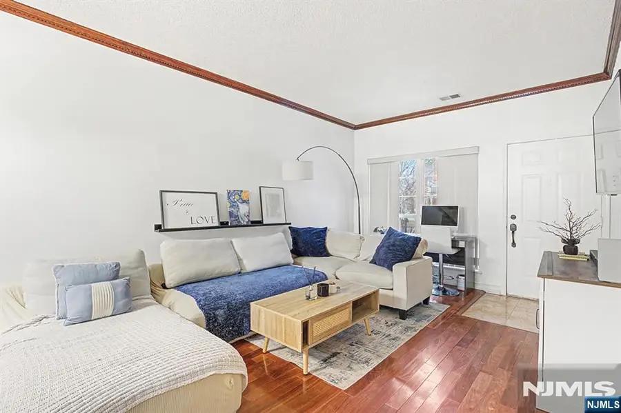 111 Cottonwood Street, Jersey City, NJ 07305 - #3