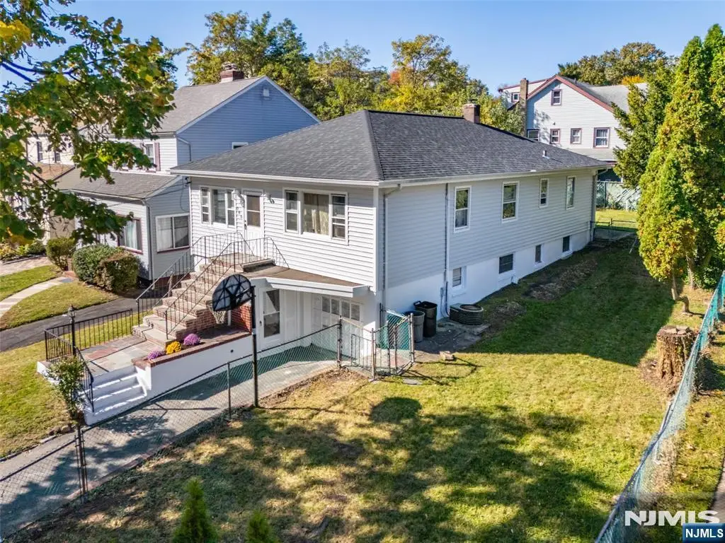 305 Eastern Parkway, Newark, NJ 07106 - #1