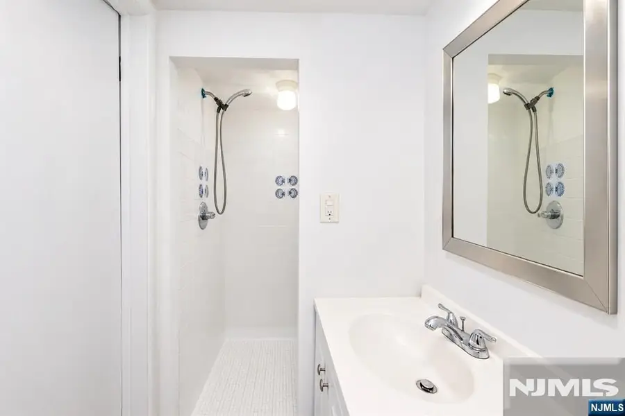 305 Eastern Parkway, Newark, NJ 07106 - #3