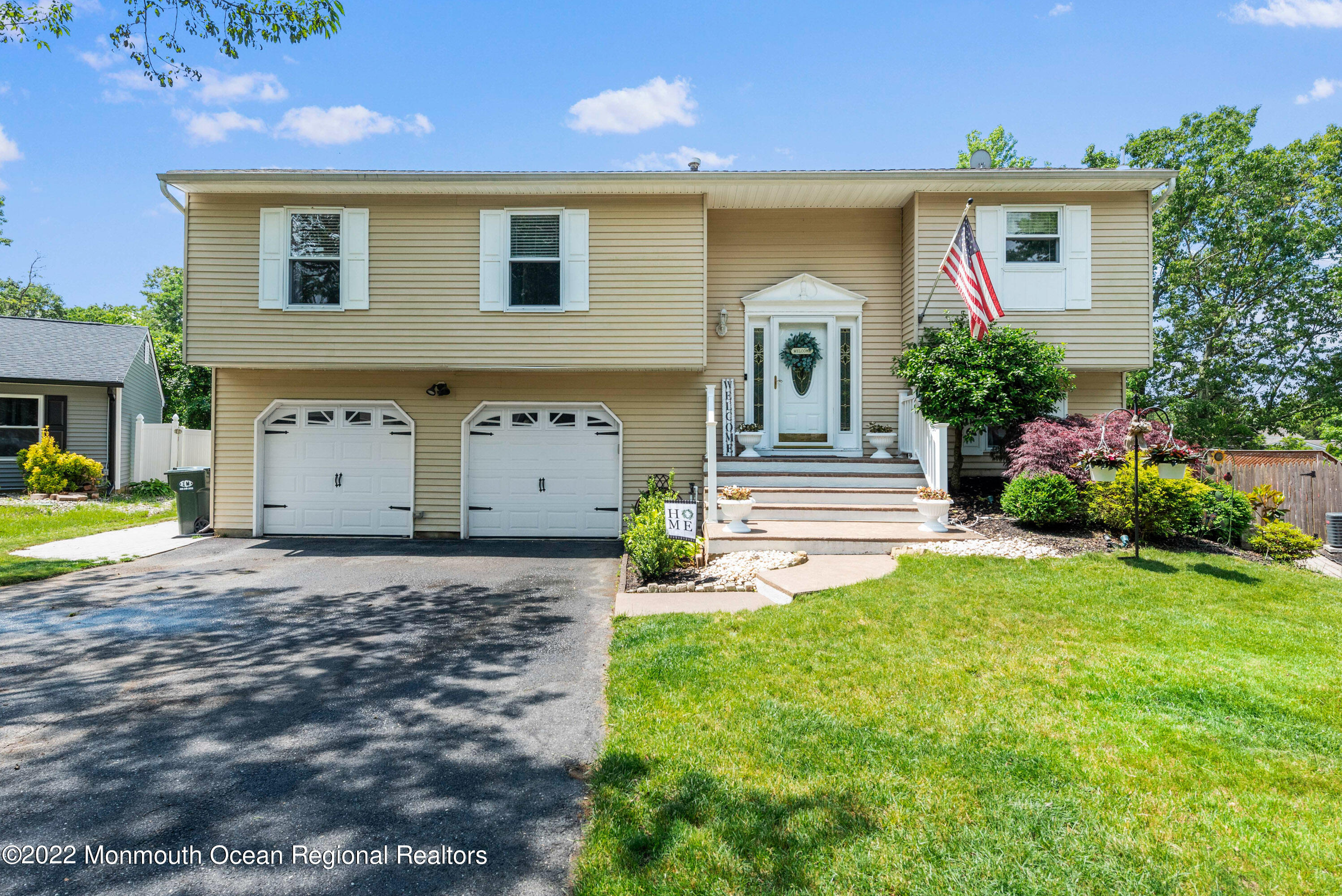 12 Lampost Court Howell NJ 07731 BHGRE