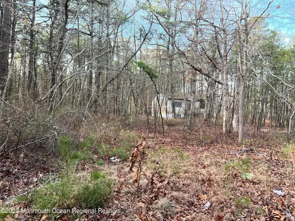 29 Commodore Boulevard, Jackson, NJ 08527