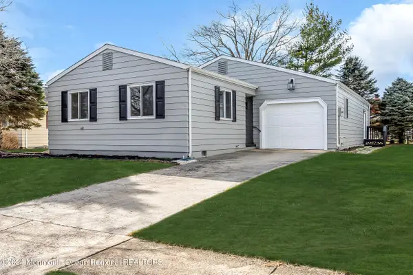 8 Venezia Street, Toms River, NJ 08757