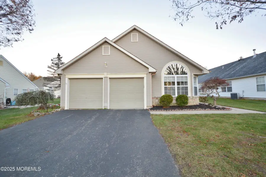 2677 Meadow Lake Drive, Toms River, NJ 08755 - Image #2