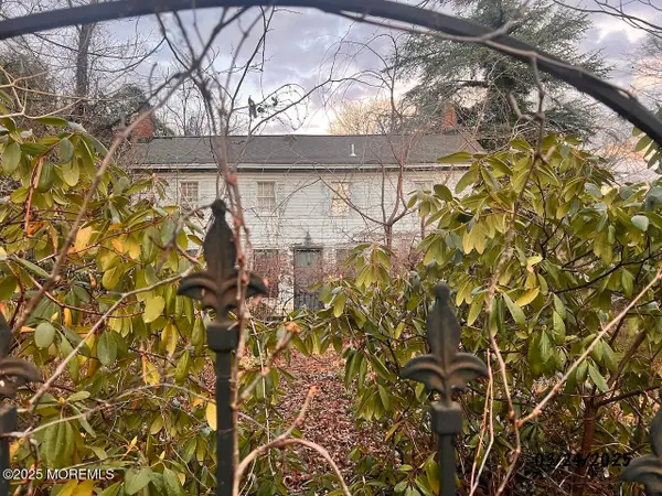 8 Church Street, Middletown, NJ 07748