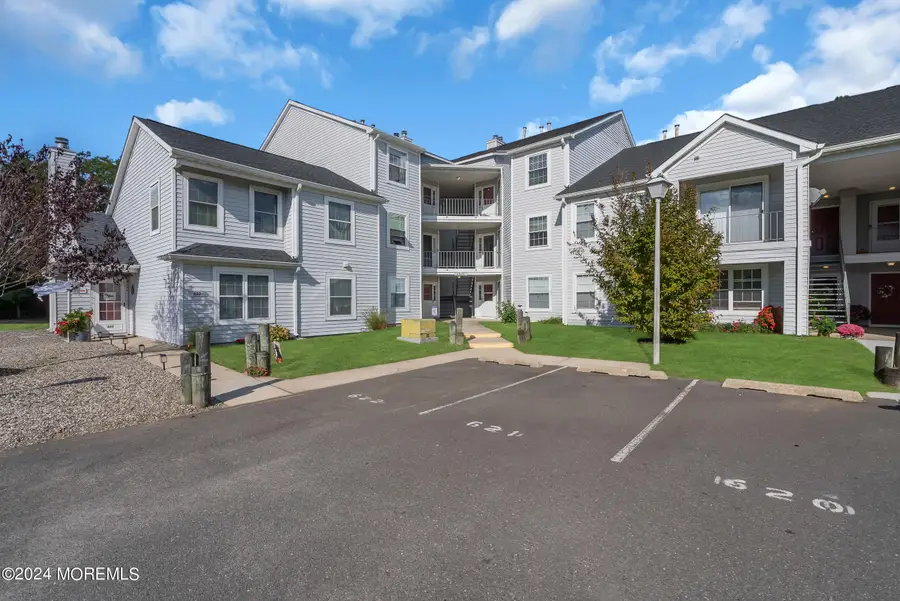 621 Waters Edge Drive, Toms River, NJ 08753 - Image #2