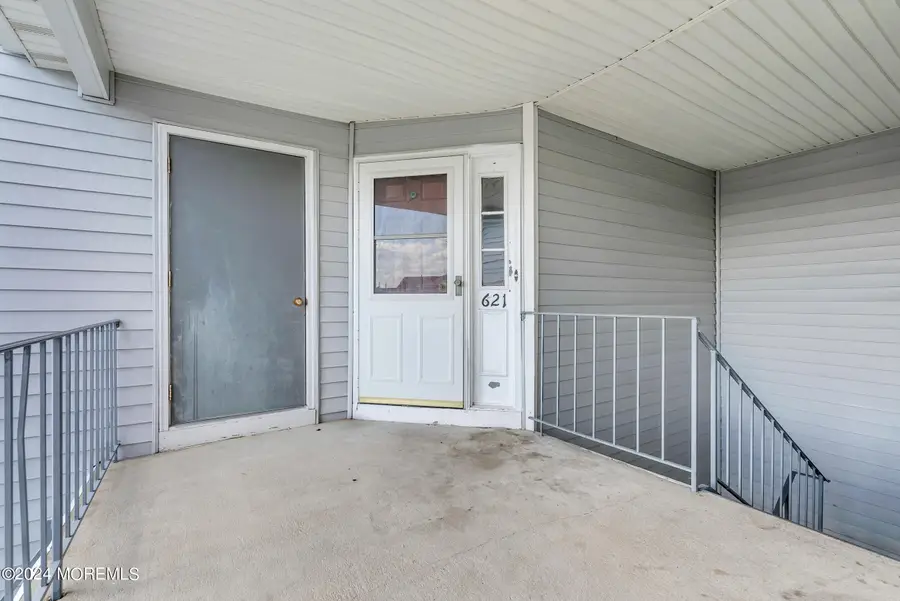 621 Waters Edge Drive, Toms River, NJ 08753 - Image #3