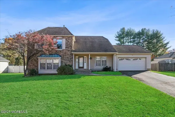 5 Homestead Circle, Marlboro, NJ 07746