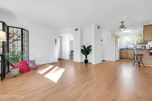 47 E Cambridge Court #100E, Lakewood, NJ 08701